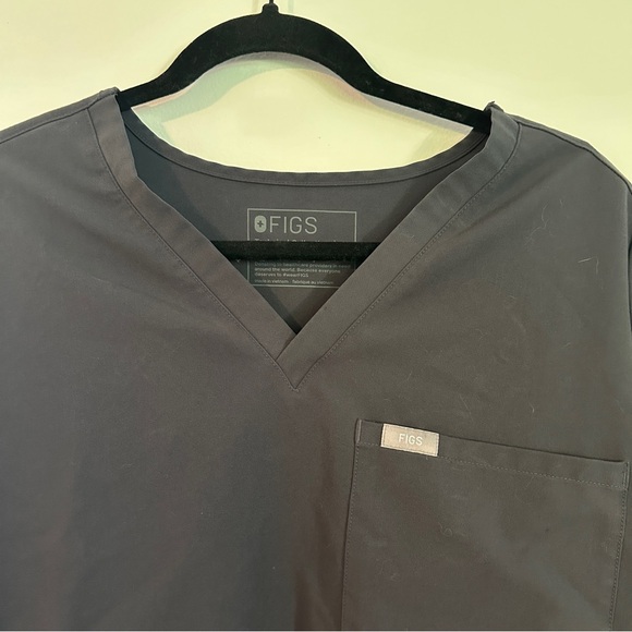 Figs Yola scrub bottoms and Catarina Top - Picture 4 of 10